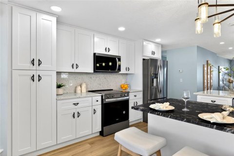 House in Saint Pete Beach, Florida 3 bedrooms, 180.51 sq.m. № 2396295 - photo 19