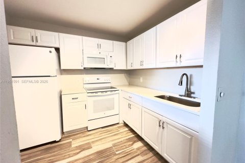 Condo in Delray Beach, Florida, 1 bedroom  № 2009466 - photo 2