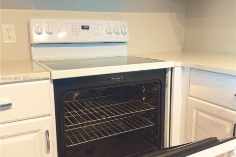 Condo in Delray Beach, Florida, 1 bedroom  № 2009466 - photo 14