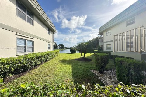 Condo in Delray Beach, Florida, 1 bedroom  № 2009466 - photo 17