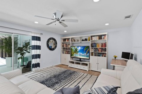 House in Dunedin, Florida 3 bedrooms, 162.76 sq.m. № 2227023 - photo 28