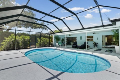 House in Dunedin, Florida 3 bedrooms, 162.76 sq.m. № 2227023 - photo 2