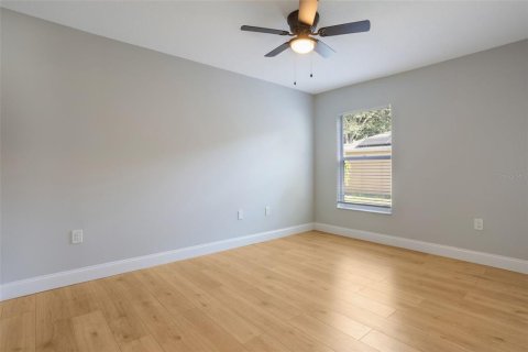 House in Eustis, Florida 4 bedrooms, 175.86 sq.m. № 1824401 - photo 18