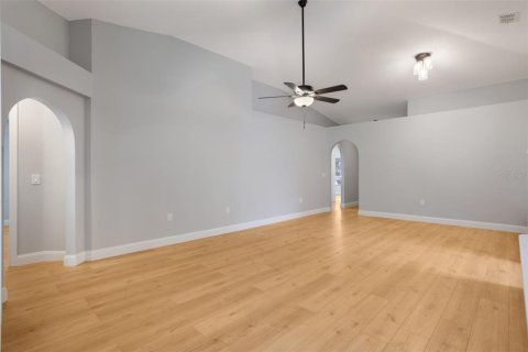 House in Eustis, Florida 4 bedrooms, 175.86 sq.m. № 1824401 - photo 9