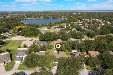 House in Eustis, Florida 4 bedrooms, 175.86 sq.m. № 1824401 - photo 26