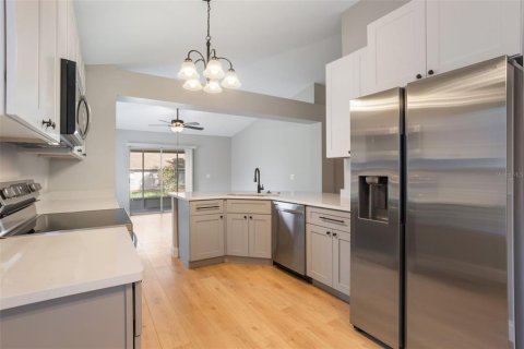 House in Eustis, Florida 4 bedrooms, 175.86 sq.m. № 1824401 - photo 13