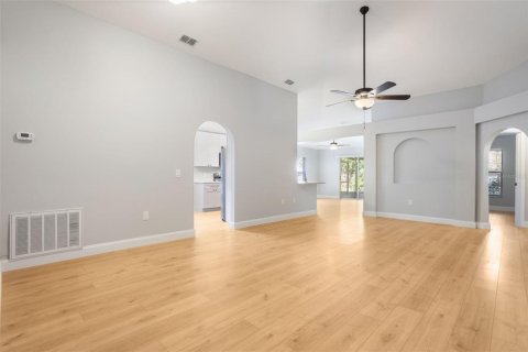 House in Eustis, Florida 4 bedrooms, 175.86 sq.m. № 1824401 - photo 5