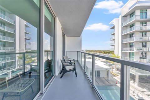 Condo in Miami, Florida, 1 bedroom  № 2079634 - photo 16