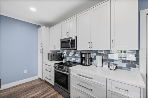 Condo in Tampa, Florida, 1 bedroom № 2112730 - photo 12