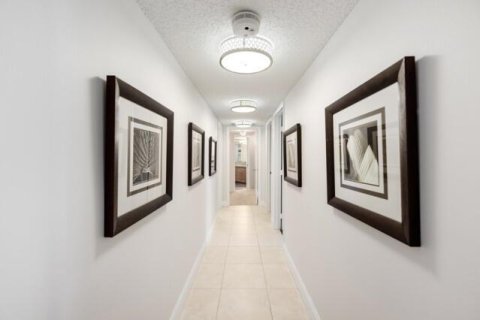 Condo in South Palm Beach, Florida, 2 bedrooms  № 2246477 - photo 13
