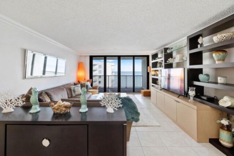 Condo in South Palm Beach, Florida, 2 bedrooms  № 2246477 - photo 18