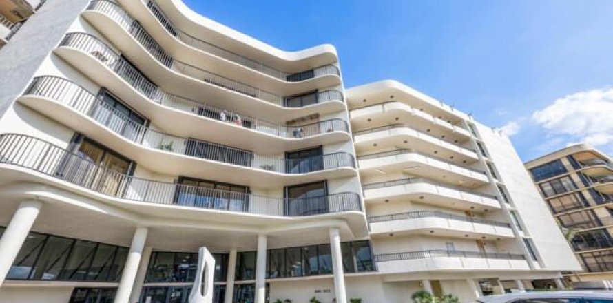 Condo in South Palm Beach, Florida, 2 bedrooms  № 2246477