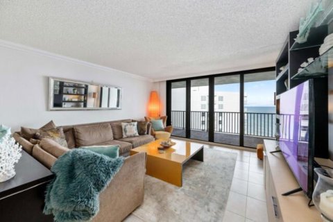 Condo in South Palm Beach, Florida, 2 bedrooms  № 2246477 - photo 19