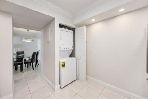 Condo in South Palm Beach, Florida, 2 bedrooms  № 2246477 - photo 22