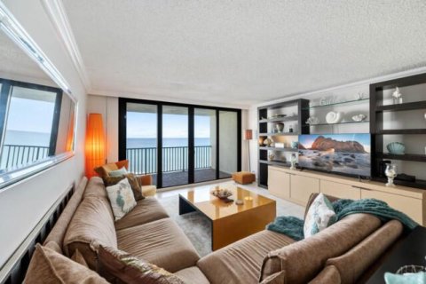 Condo in South Palm Beach, Florida, 2 bedrooms  № 2246477 - photo 16
