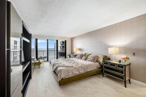 Condo in South Palm Beach, Florida, 2 bedrooms  № 2246477 - photo 8