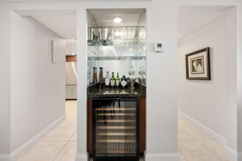 Condo in South Palm Beach, Florida, 2 bedrooms  № 2246477 - photo 24
