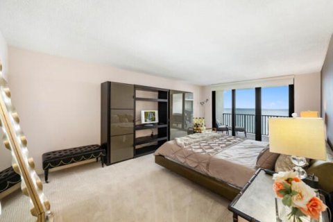Condo in South Palm Beach, Florida, 2 bedrooms  № 2246477 - photo 9