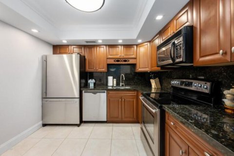 Condo in South Palm Beach, Florida, 2 bedrooms  № 2246477 - photo 20