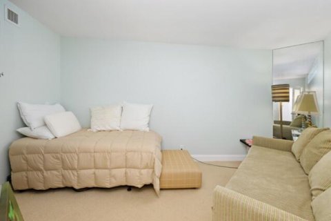 Condo in South Palm Beach, Florida, 2 bedrooms  № 2246477 - photo 17