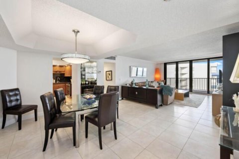 Condo in South Palm Beach, Florida, 2 bedrooms  № 2246477 - photo 26