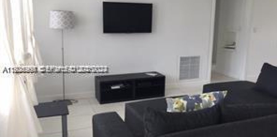 Кондоминиум с 2 спальнями в Майами-Бич, Флорида № 1985939