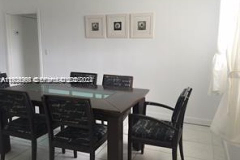 Купить кондоминиум в Майами-Бич, Флорида 2 спальни, 107.58м2, № 1985939 - фото 2