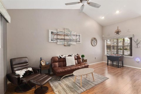 Condo in Gainesville, Florida, 1 bedroom  № 1808625 - photo 20