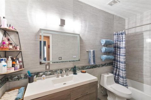 Condo in Gainesville, Florida, 1 bedroom  № 1808625 - photo 18