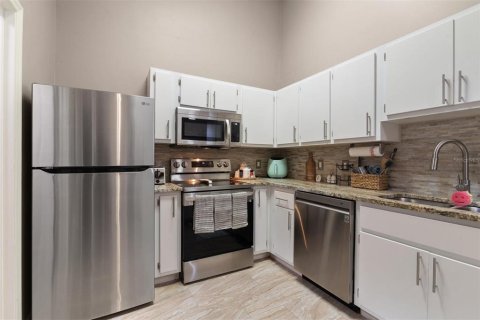 Condo in Gainesville, Florida, 1 bedroom  № 1808625 - photo 12