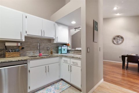Condo in Gainesville, Florida, 1 bedroom  № 1808625 - photo 13