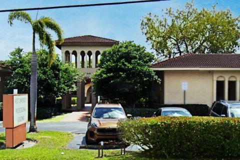 Commercial property in Plantation, Florida № 1984892 - photo 2