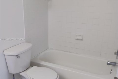 Copropriété à vendre à Tamarac, Floride: 1 chambre, 64.57 m2 № 2091356 - photo 10