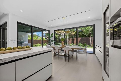 Купить виллу или дом в Форт-Лодердейл, Флорида 4 спальни, 353.4м2, № 1975750 - фото 14