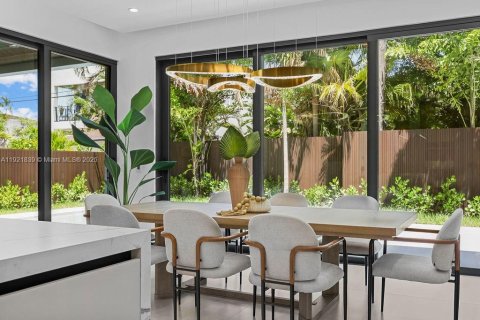 Купить виллу или дом в Форт-Лодердейл, Флорида 4 спальни, 353.4м2, № 1975750 - фото 13