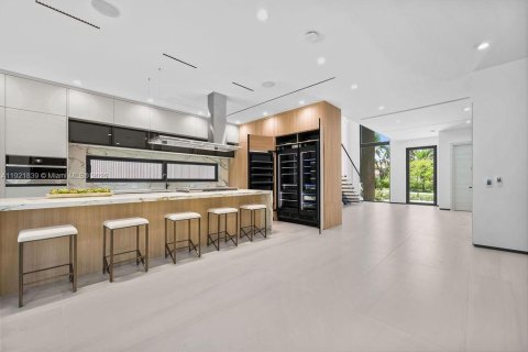 Купить виллу или дом в Форт-Лодердейл, Флорида 4 спальни, 353.4м2, № 1975750 - фото 11