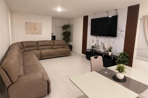 House in Winter Haven, Florida 4 bedrooms, 159.14 sq.m. № 2231952 - photo 6