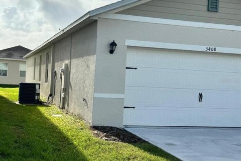 House in Winter Haven, Florida 4 bedrooms, 159.14 sq.m. № 2231952 - photo 3