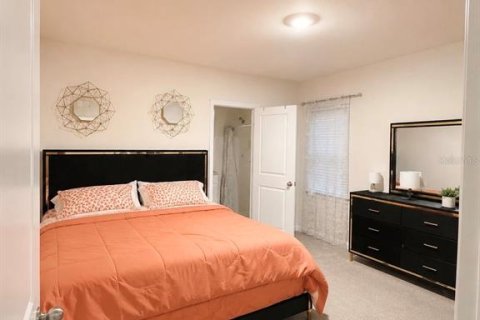 House in Winter Haven, Florida 4 bedrooms, 159.14 sq.m. № 2231952 - photo 9