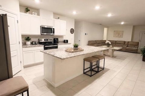 House in Winter Haven, Florida 4 bedrooms, 159.14 sq.m. № 2231952 - photo 5