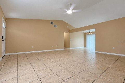 House in Sarasota, Florida 3 bedrooms, 127.83 sq.m. № 2403712 - photo 11