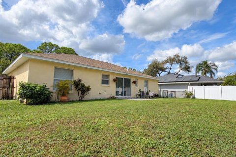 House in Sarasota, Florida 3 bedrooms, 127.83 sq.m. № 2403712 - photo 17