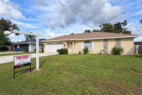 House in Sarasota, Florida 3 bedrooms, 127.83 sq.m. № 2403712 - photo 2