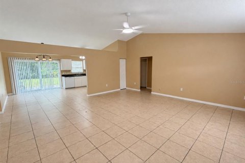 House in Sarasota, Florida 3 bedrooms, 127.83 sq.m. № 2403712 - photo 3