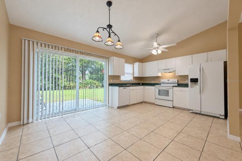 House in Sarasota, Florida 3 bedrooms, 127.83 sq.m. № 2403712 - photo 4
