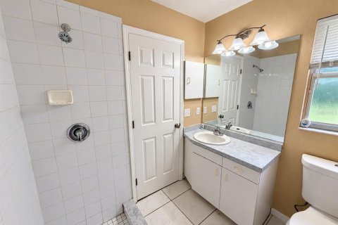 House in Sarasota, Florida 3 bedrooms, 127.83 sq.m. № 2403712 - photo 15