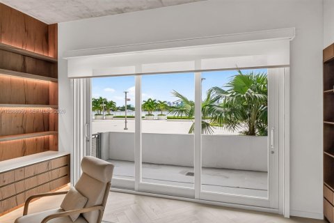 Condo in Miami Beach, Florida  № 2400030 - photo 9