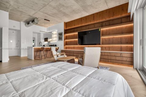 Condo in Miami Beach, Florida  № 2400030 - photo 4