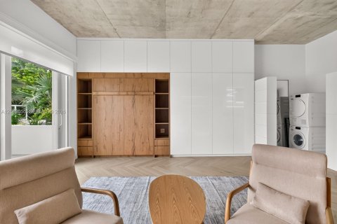 Condo in Miami Beach, Florida  № 2400030 - photo 14