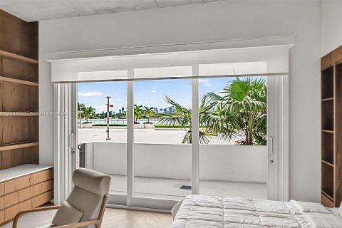 Condo in Miami Beach, Florida  № 2400030 - photo 6
